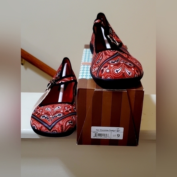 Hot Chocolate Design Red Bandana Maryjane Flats Sz 39/9 NWT - Picture 4 of 4